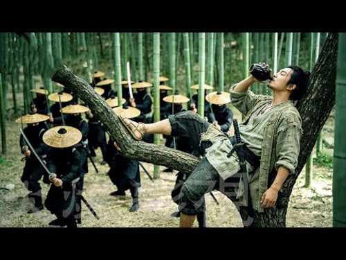 功夫電影!醉酒小子竟是隱藏高手,一套醉拳把惡霸打到滿地找牙