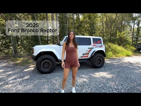 Car tour of the 2025 Ford Bronco Raptor