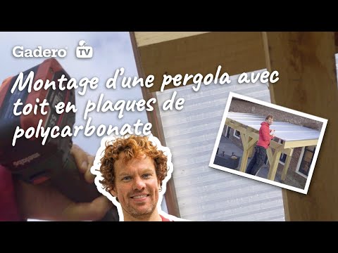 Montage d’une pergola avec toit en plaques de polycarbonate