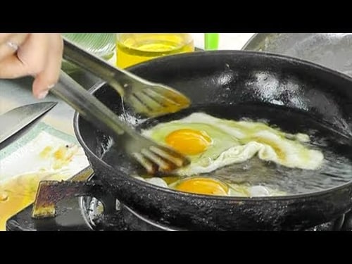 Vietnamese Street Food - HANBURGER Nhan Ga+Trung Egg Chicken Ho Chi Minh City Vietnam