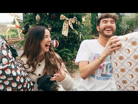 Christmas Presents With Mark & A Trip Into Town | Vlogmas Day 17