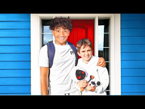 I SURPRISED A FAN AND HE COULDN'T BELIEVE IT!!