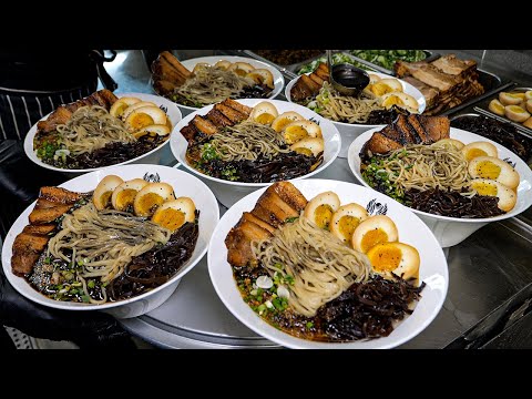 Unbelievable Quality! This Black Garlic Oil Ramen Sells 300 Bowls a Day / Korean street food