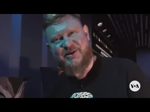 On Moscow streets, Russians welcome thaw in relations with Washington | VOA News