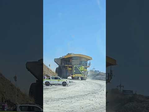 When a large truck passed through the mine #komatsu #machinery #mining