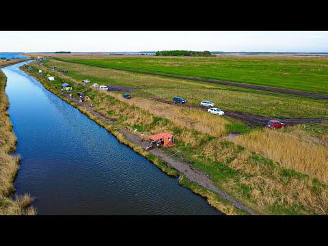 РЫБАЛКА МЕЧТЫ в САЗАНЬЕМ РАЮ!!! РУЧЕЙ КИШИТ КРУПНЯКОМ! Ловля сазана на донки и поплавочную удочку.