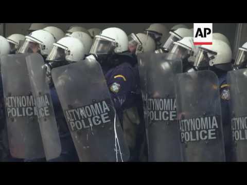 Greek farmers try to occupy agriculture ministry