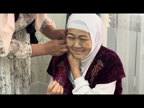 Эмил Балтагулов апасын Меккеге жиберип, кайра тосуп алды. Ар бир уулга насип этсин.