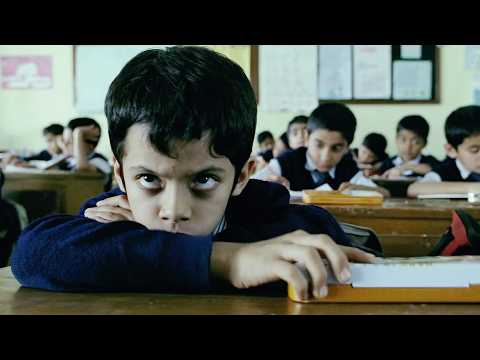 Un professeur d'art transforme un garçon en échec scolaire en peintre professionnel