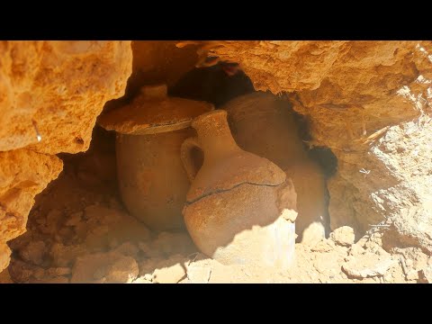 Discover valuable treasure in an ancient castle // metal detector