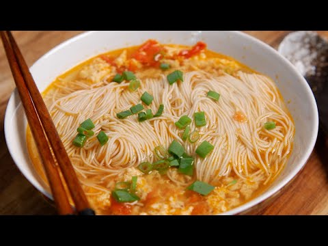 Tomato and egg noodle soup recipe :: Egg soup noodles chinese :: Delicious food