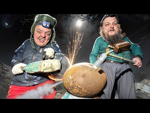 CRACKING OPEN AN ANCIENT ROCK ! WHAT'S INSIDE ? (Subtitles available !)