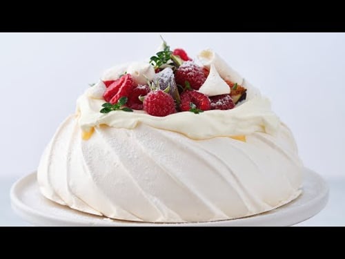 Pavlova cake / Delicious dessert Pavlova / Best cake for a holiday