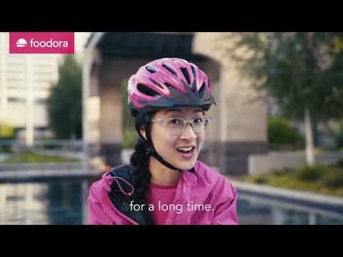 Meet Clara: become a foodora rider.