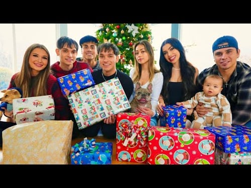 BEST FRIENDS BUY EACH OTHER CHRISTMAS GIFTS!