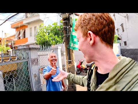 Saigon locals treat me like family when I speak fluent Vietnamese ๐ป๐ณ