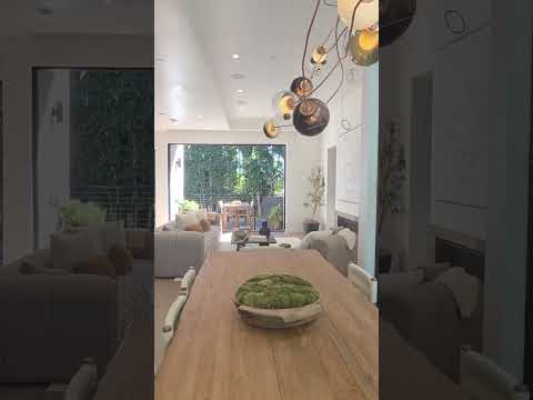 Gorgeous mansion in Los Angeles - come on the tour with me!