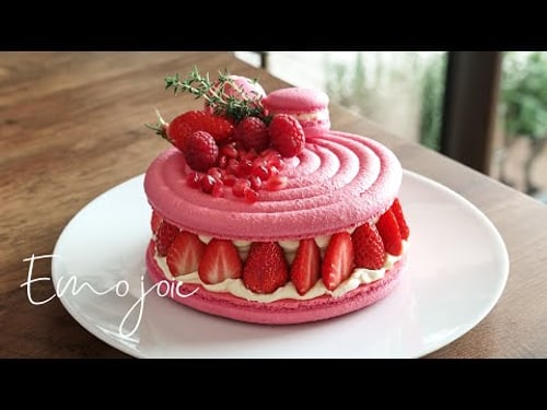 Sub) Giant Strawberry Rose Macarons