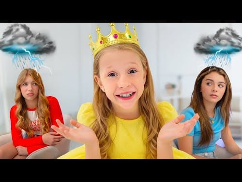 Nastya ve Maggie bir defile ve manken oyuncu seçimi yapıyormuş gibi yapıyorlar