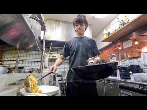 19席を1人で捌く!鮮やかな鍋さばきが炸裂するワンオペ調理店主丨Egg Fried Rice - Wok Skills in Japan