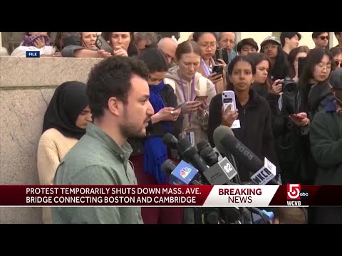 Pro-Palestinian demonstration temporarily blocks off Mass. Avenue bridge