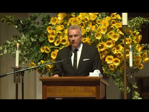 MONTANA ON CLARK: 49ers great Joe Montana remembers Dwight Clark at memorial service