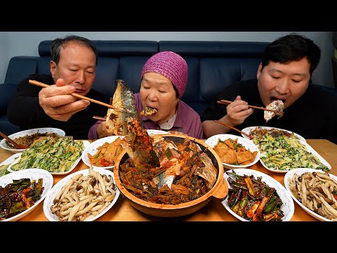 Braised mackerel with radish leaves! Korean homemade foods - Mukbang eating show