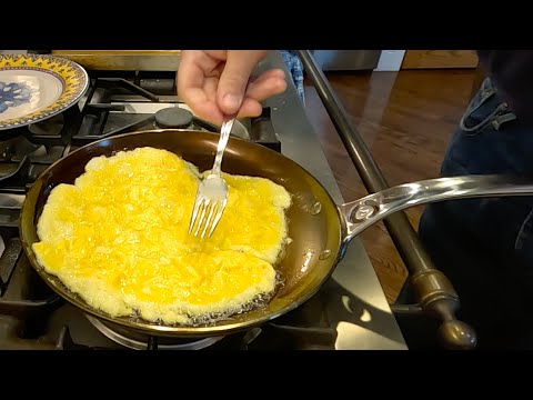How's your French omelette game? De Buyer PRO Carbon Steel Omelette Pan Review & Cooking Feature